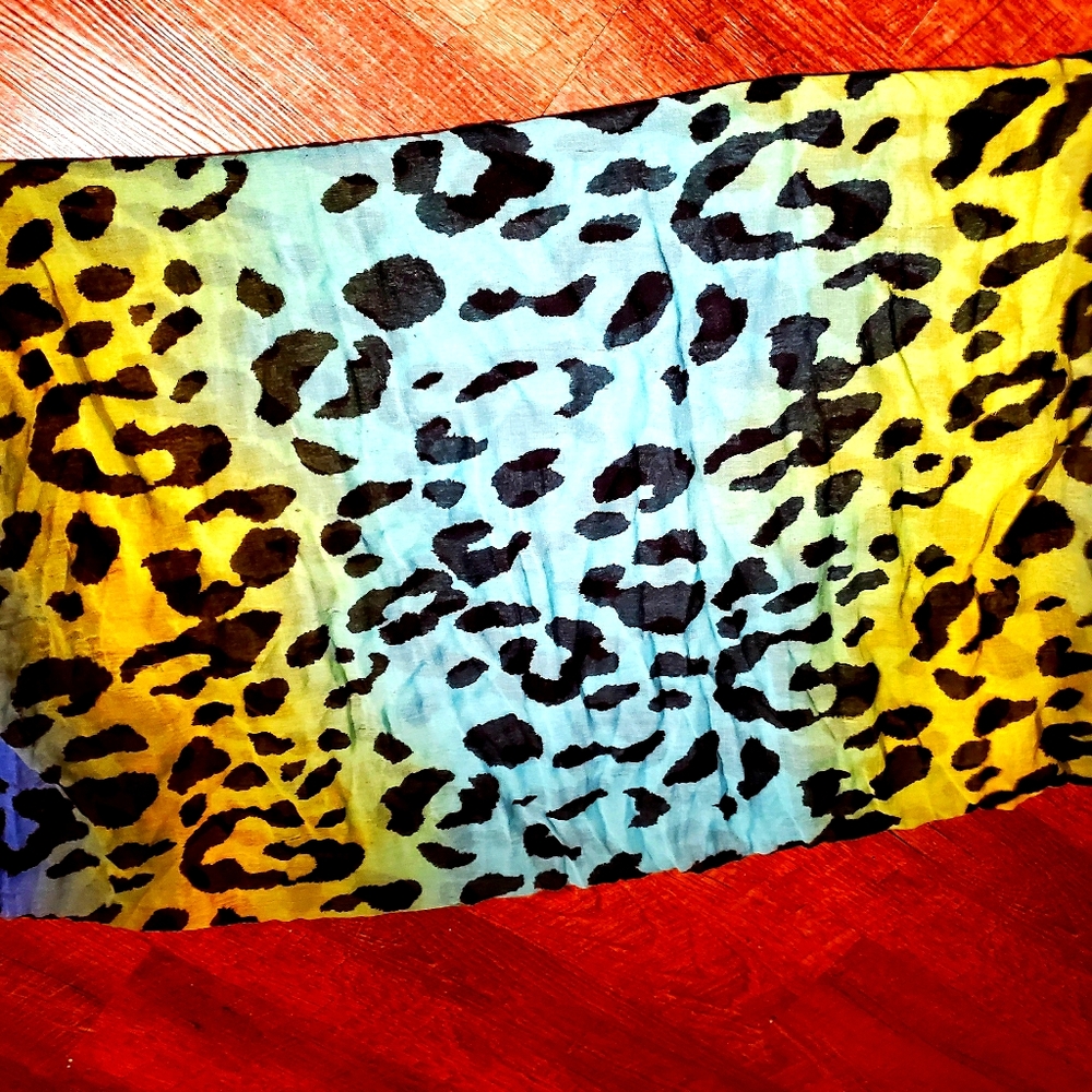 🌞3/$15 Animal print scarf